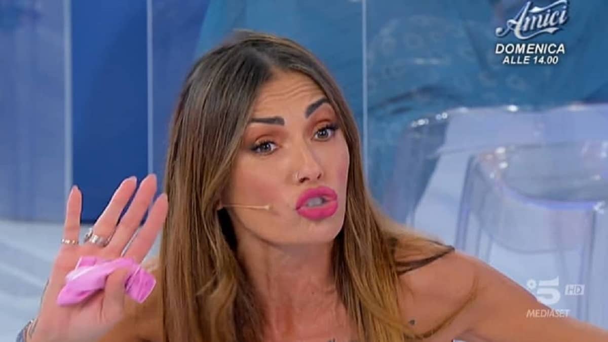 Ida Platano Ued Roberta Di Padua Ha Copiato Il Suo Look Foto