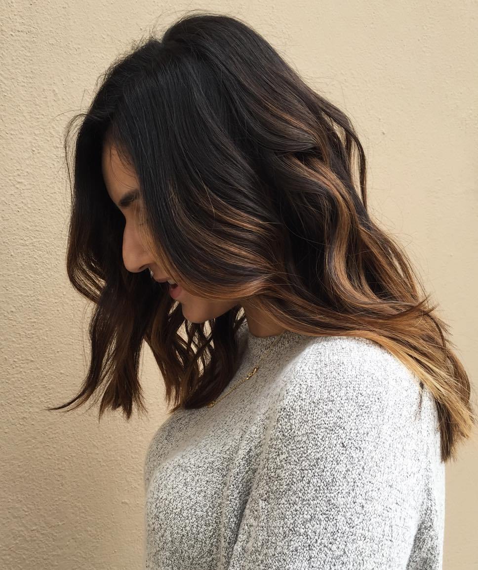 19-medium-layered-brunette-hair-with-highlights - CapelliStyle