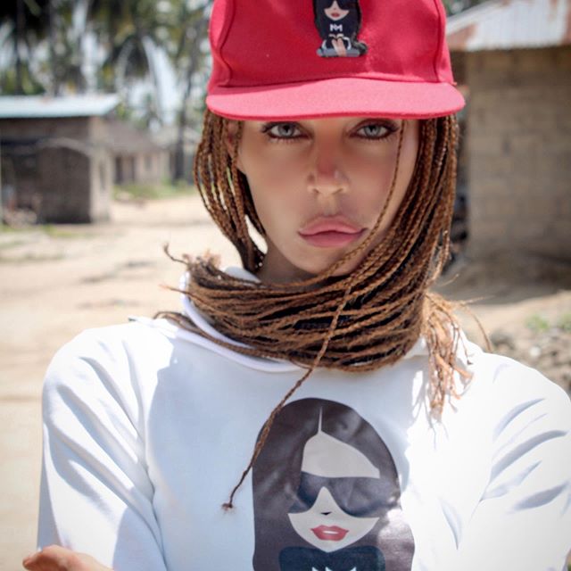 Nina Moric treccine afro