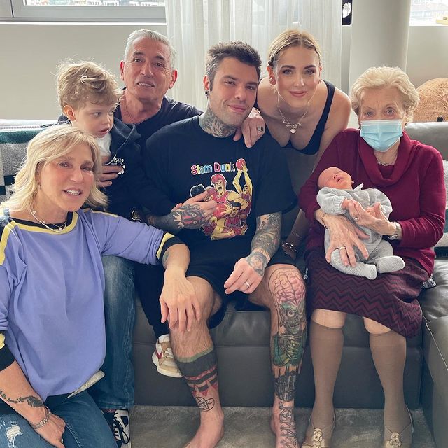 la nonna di fedez conosce finalmente vittoria le foto dolcissime capellistyle