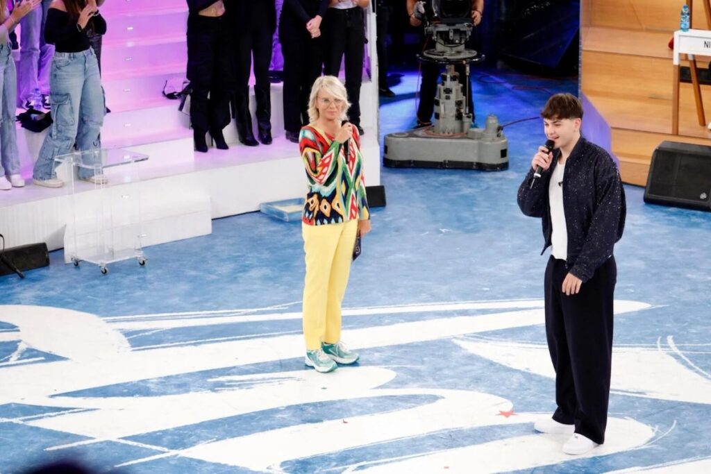 maria-de-filippi-amici-look-maglione-marca-prezzo